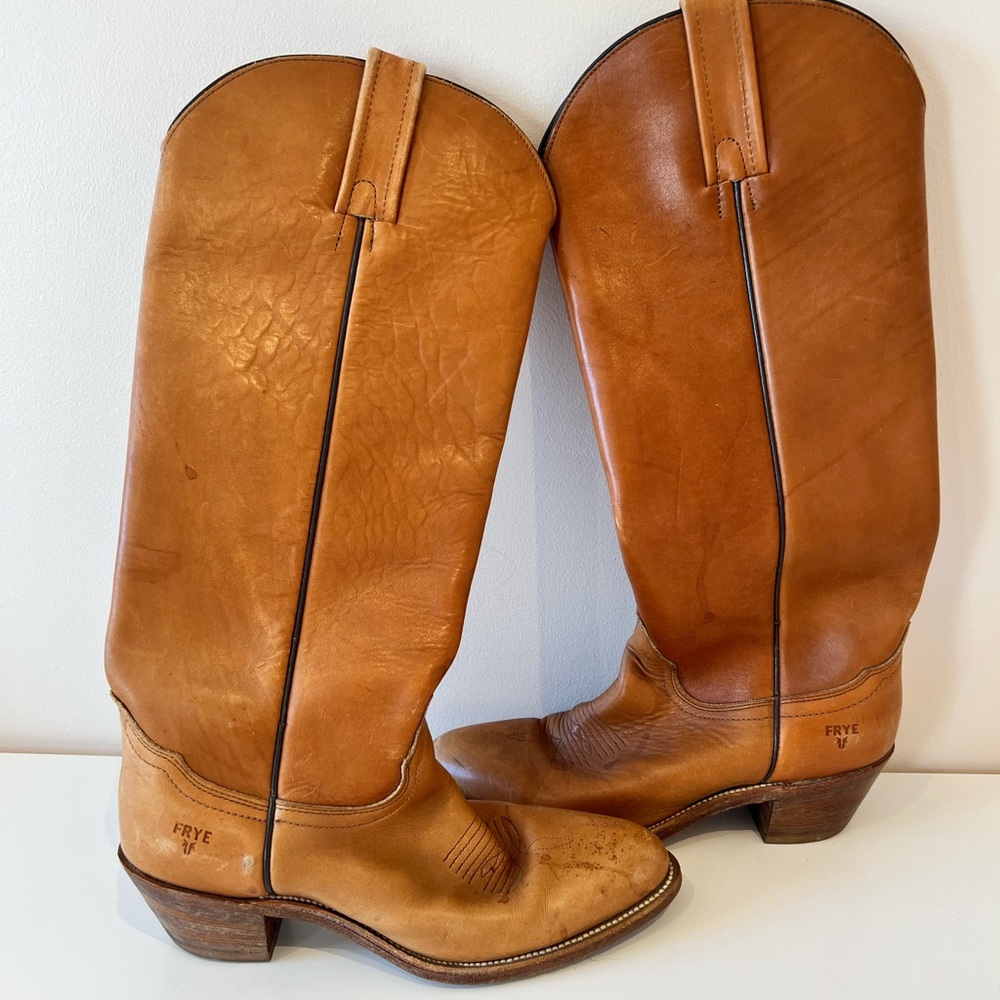 Vintage brown leather Frye boots, size 7.5, runs a little small